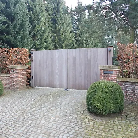 L'orangerie ベッド・アンド・ブレックファスト ブレン・ラルー